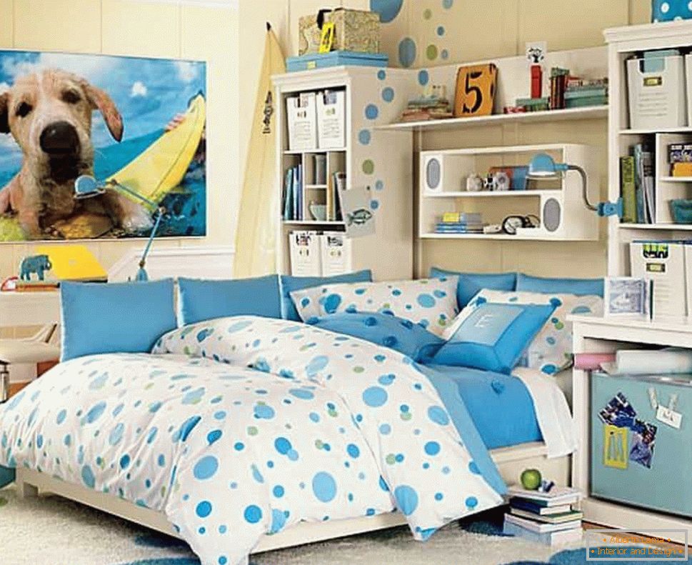 La chambre d'une adolescente aux couleurs bleus