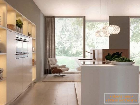 Longs rideaux beiges pour la cuisine dans un style high-tech