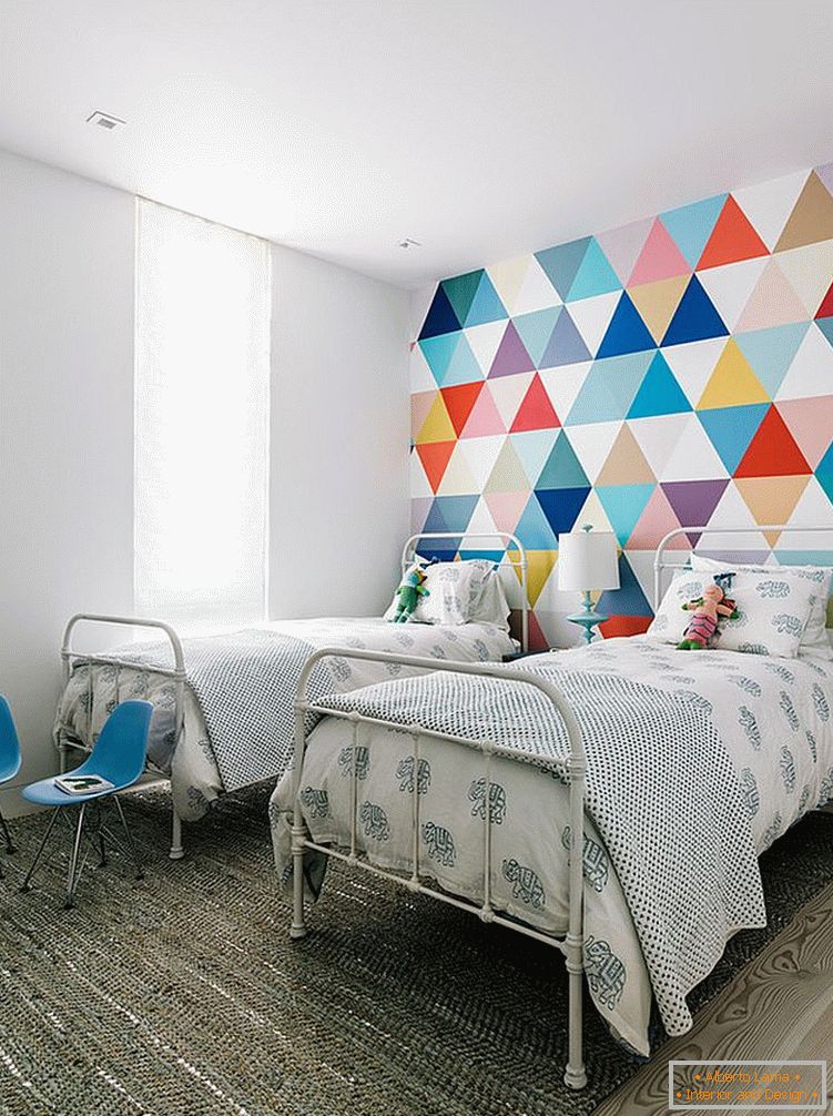 fabuleux-papier peint-ajoute-couleur et-motif-à-la-cool-chambre d'enfants