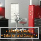 Réfrigérateur rouge et mobilier gris dans la cuisine