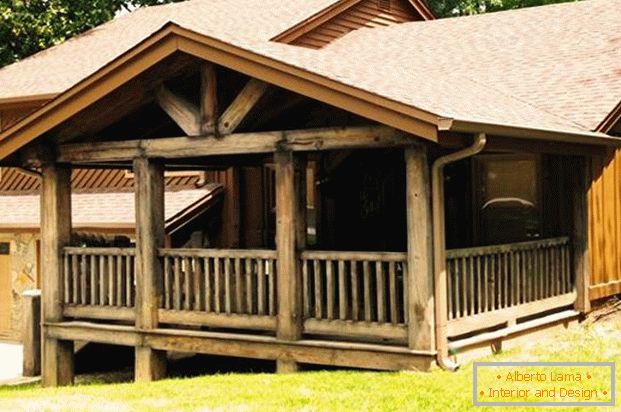 porche à la maison en bois