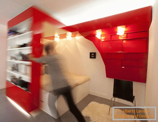 Chambre rouge et blanche transformable