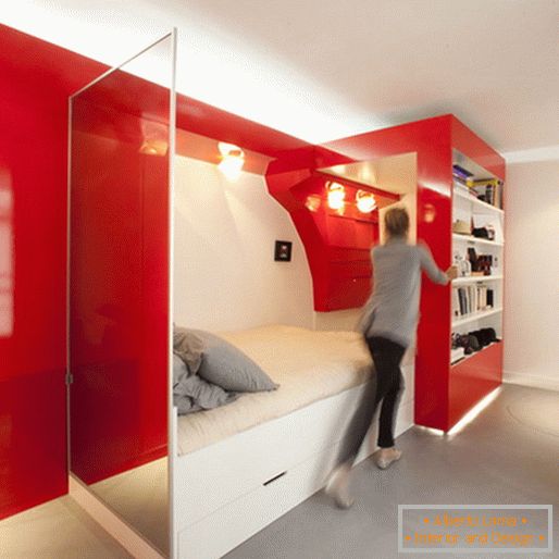 Chambre rouge et blanche transformable
