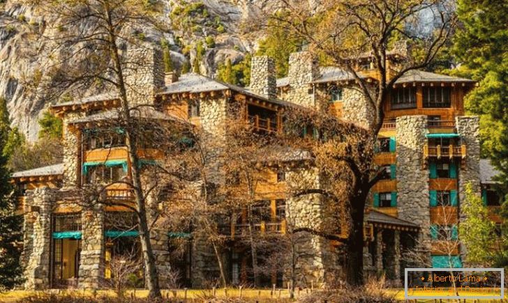 Une vue de l'hôtel Ahwahnee, parc de Yosemite, Etats-Unis