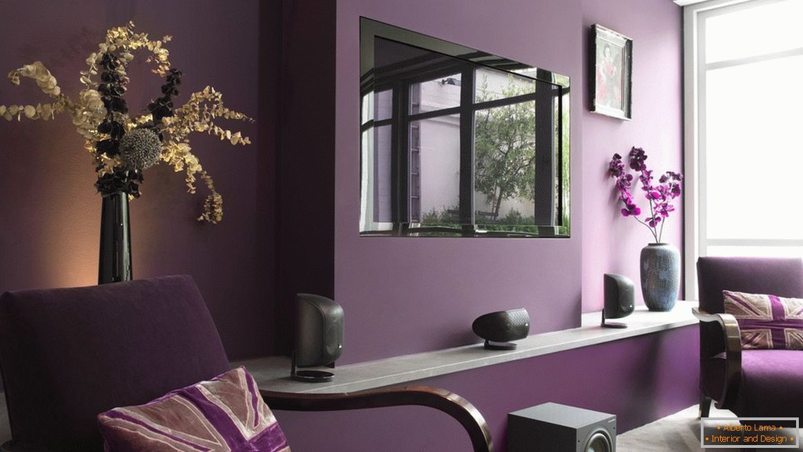 Un mobilier violet dans le ton de l'intérieur
