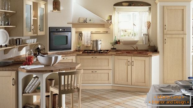 intérieur d'une petite cuisine dans le style provençal, фото