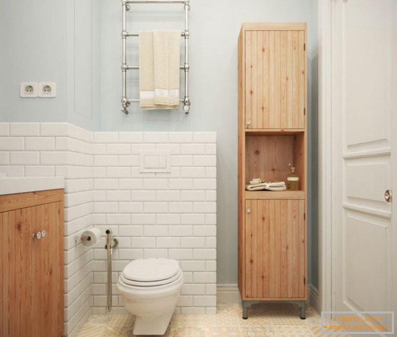 meubles en bois dans la salle de bain