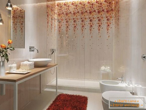 Carrelage de salle de bain avec des motifs de fleurs