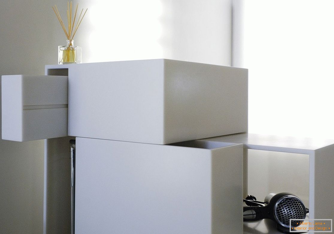 Design intéressant du casier de couleur blanche à la maison