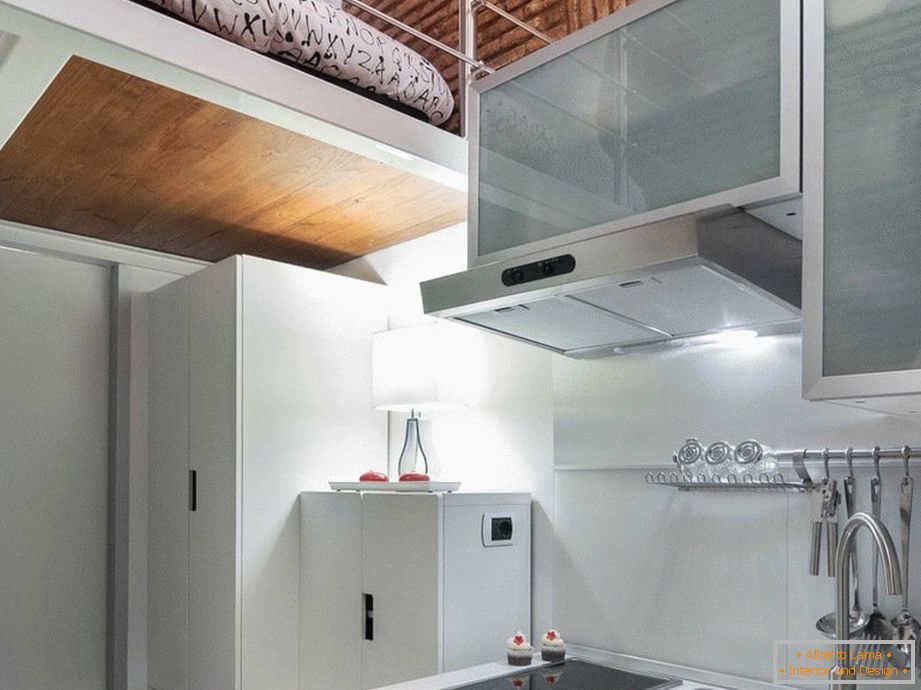 Intérieur de cuisine dans un appartement de sept mètres