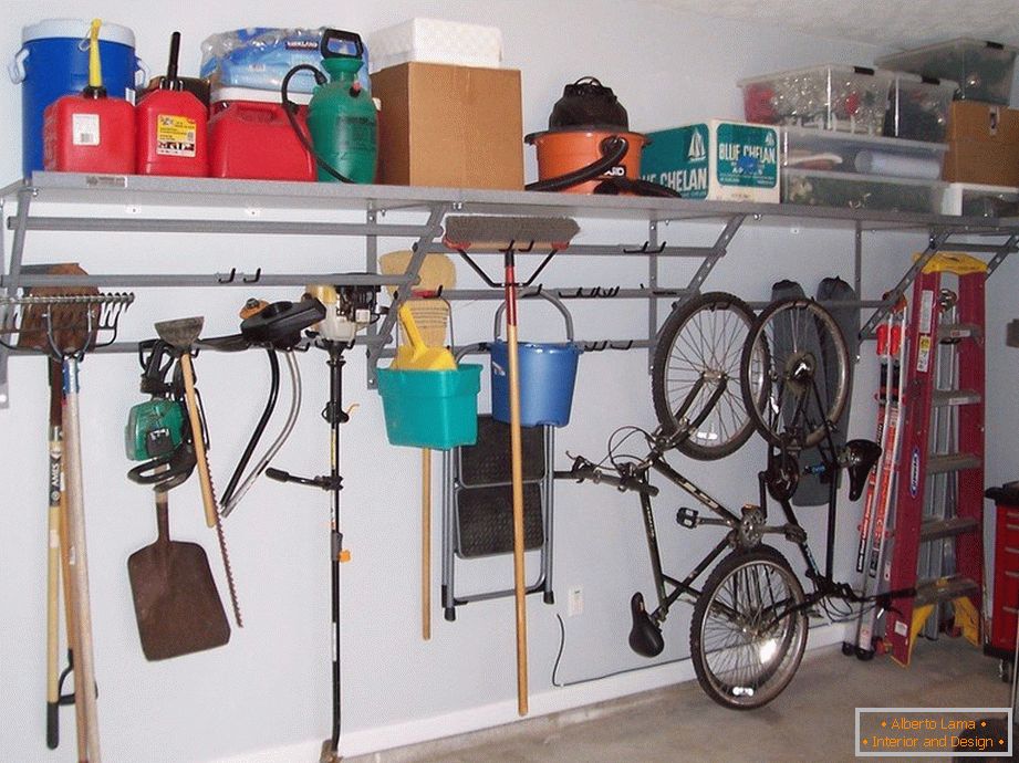 Aménagement d'une salle de stockage dans le garage