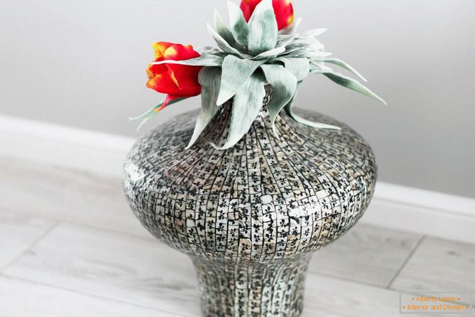 Vase décoratif avec des fleurs