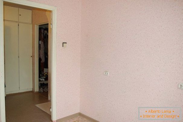 Papier peint rose dans la chambre