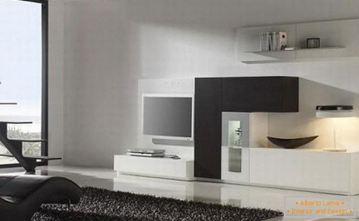Le salon de style minimaliste est décoré avec une pile sombre avec une pile haute. Le design discret est élégant et attrayant.