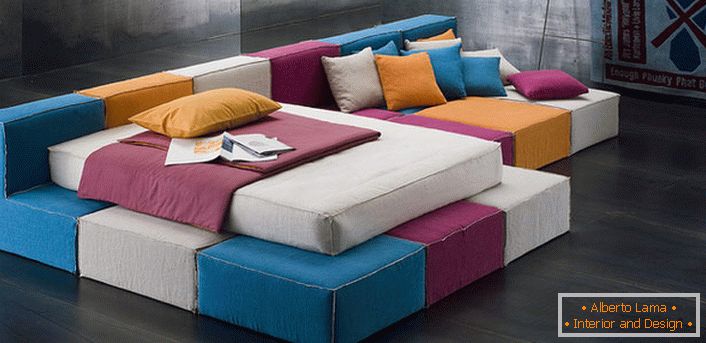 Boîtes lumineuses de sofa modulaire pour le style de loft dur. Il n'y a que deux éléments constructifs et quelles sont les possibilités pour votre imagination.