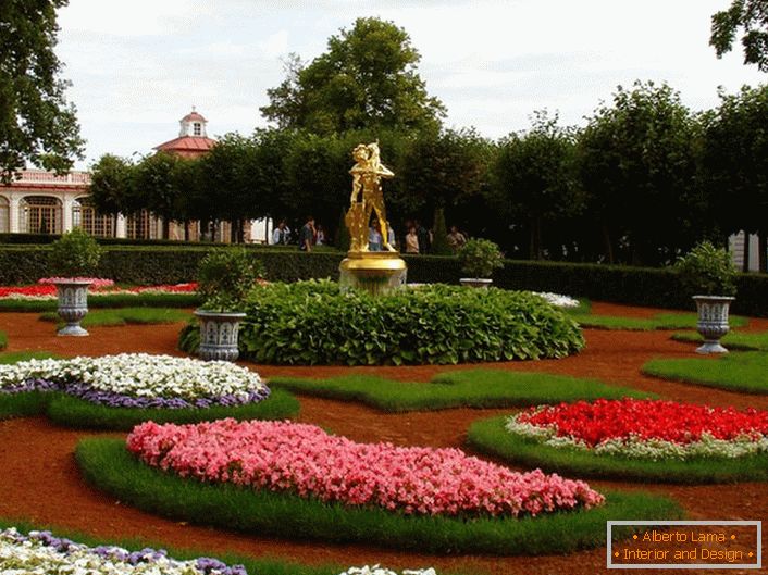 Jardin de fleurs modulaire luxueux et bien conçu.