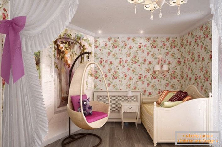 Une jolie chambre d'enfants dans un style campagnard pour une fille.