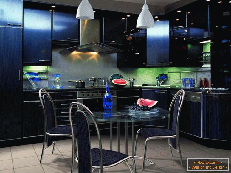 Insolite dans la couleur des meubles, l'intérieur de la cuisine rappelle le style high-tech. Plus de lumière 