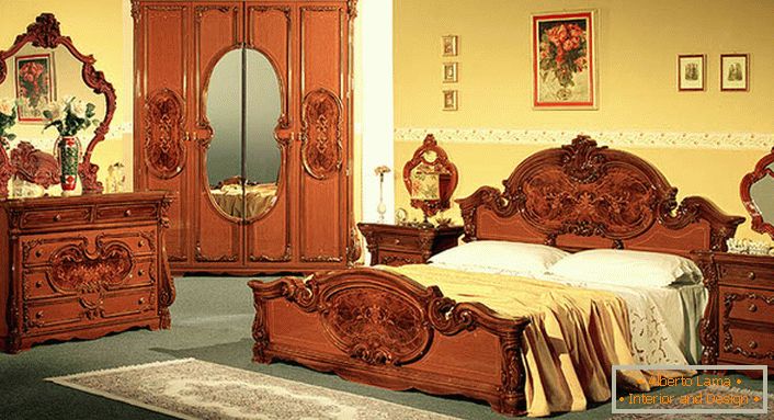 Mobilier italien pour la chambre dans le style baroque.