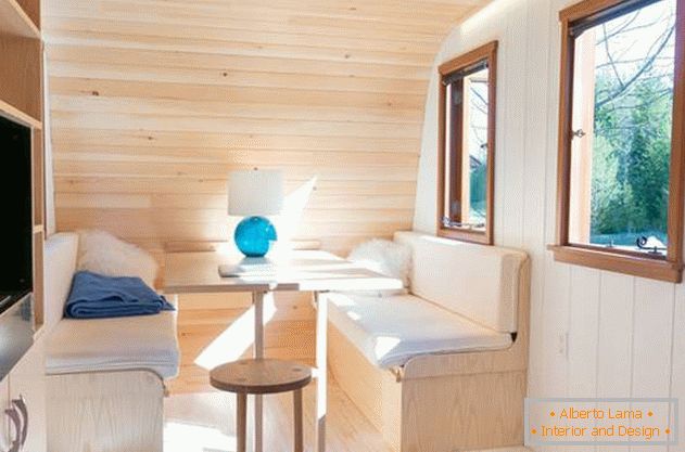 Mini-maison confortable: une photo de l'Ontario - un intérieur léger