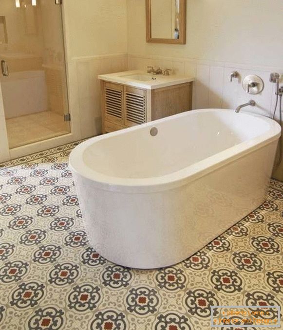 Carrelage de salle de bain avec des motifs antiques