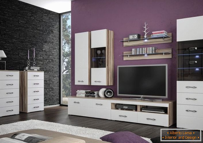 Un exemple de la variété des possibilités est le placement de meubles modulaires dans le salon. 