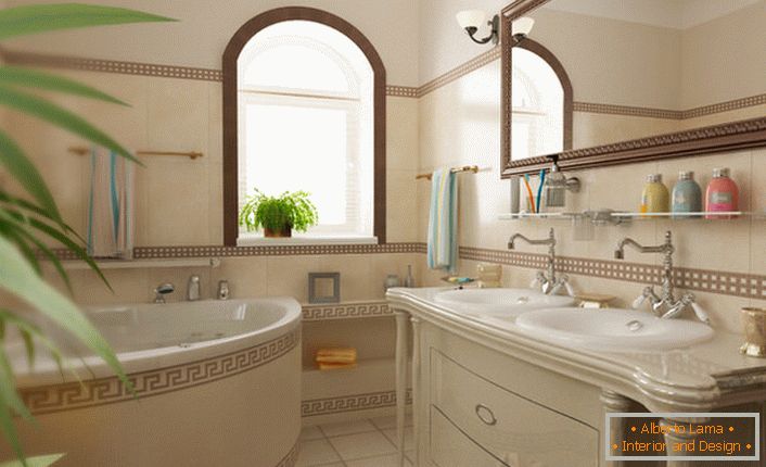 Salle de bain dans le style méditerranéen dans une maison de campagne en banlieue. 