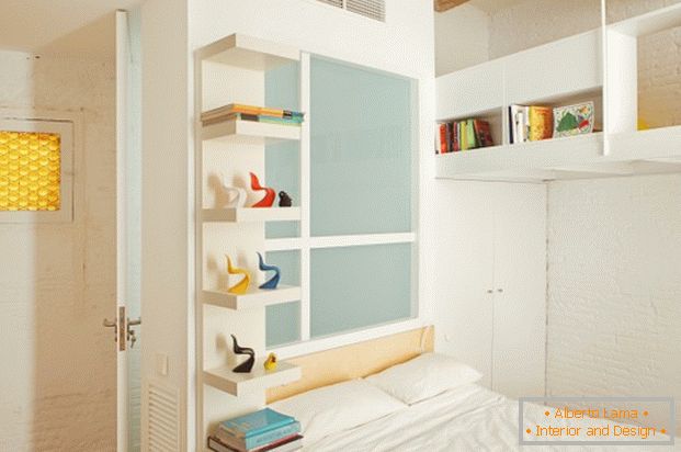 Projet de mini appartement: brique blanche dans la décoration de la chambre