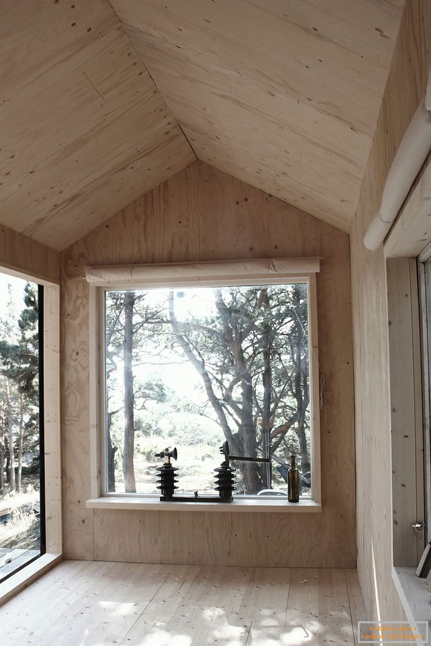 Intérieur de la mini maison Ermitage en Suède