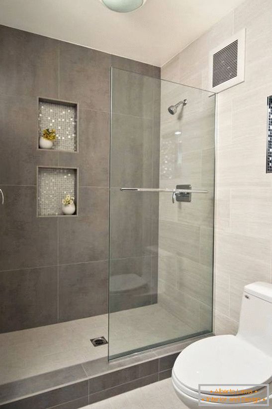 Portes de douche coulissantes en verre sur commande, photo