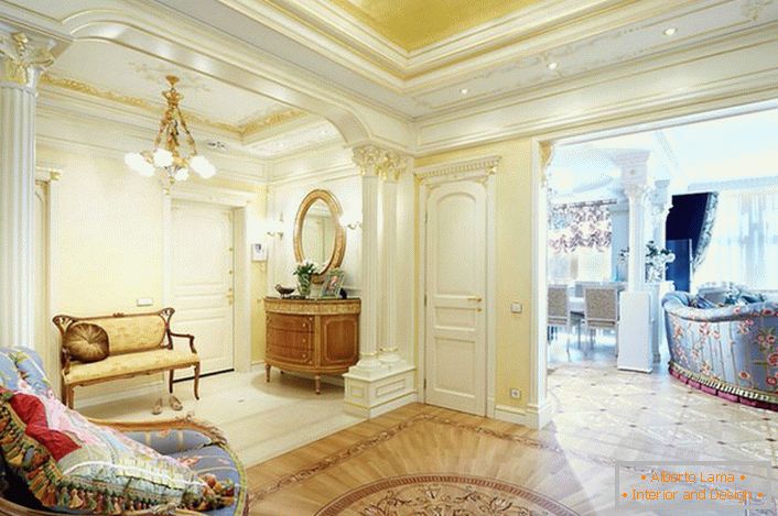 Appartements royaux de style Empire dans un appartement ordinaire de Moscou.