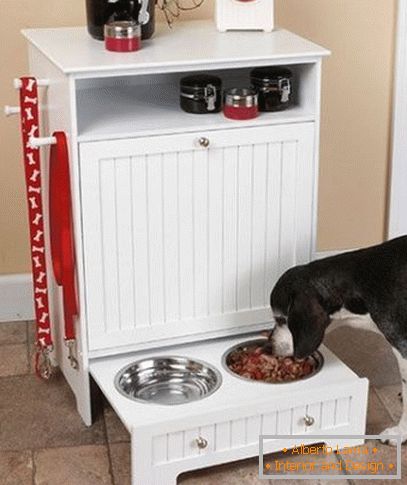 Nourriture pour chien dans un tiroir
