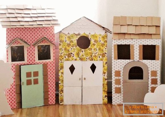Maisons de jouets en carton