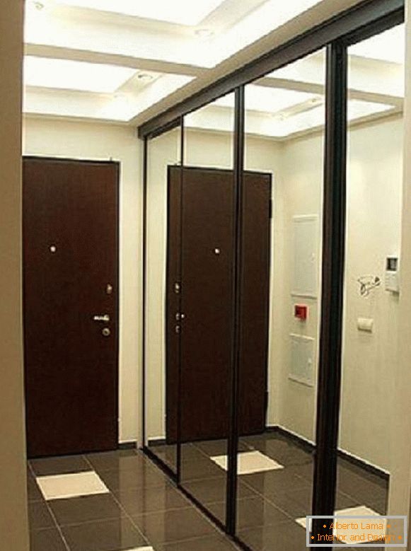 armoire dans un couloir étroit, photo 10