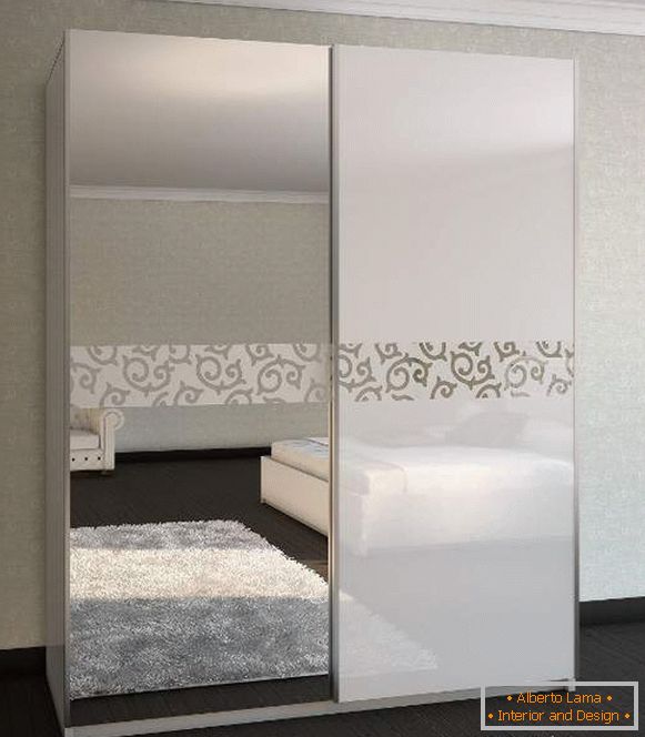 Armoires coupé modernes - design photo dans la chambre avec miroir