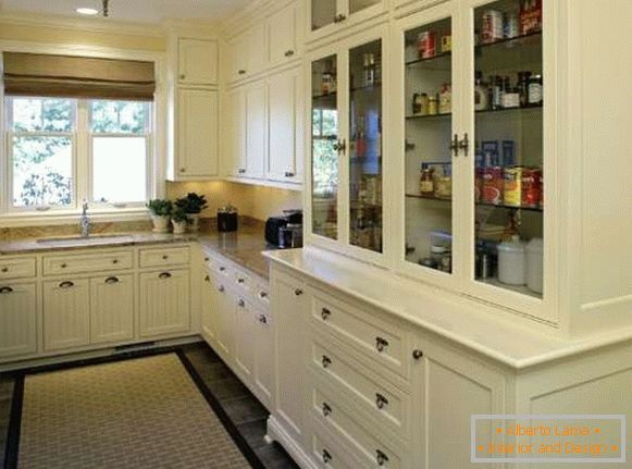 Armoire de cuisine avec portes en verre
