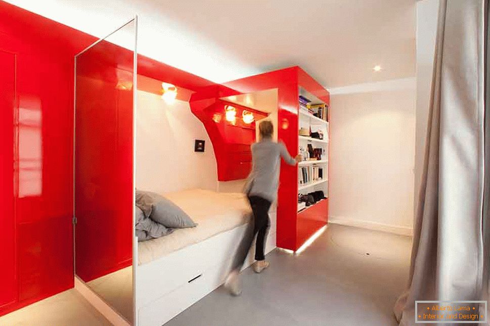 Chambre pliante de couleur blanche et rouge