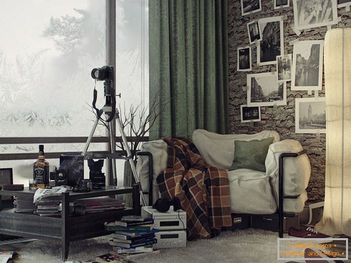 Le style loft suppose un petit désordre chaotique. Un excellent exemple est l'appartement d'un photographe professionnel américain dans le style loft.