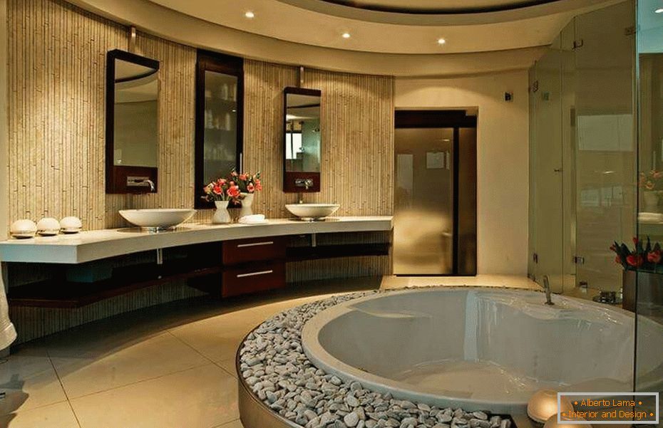 Design moderne de la salle de bain dans le chalet