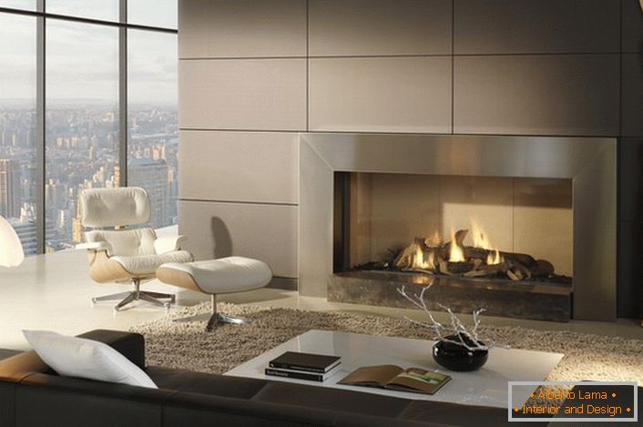 La cheminée moderne s'intègre harmonieusement à l'intérieur d'un immense studio de gratte-ciel. Confortable et sécuritaire. 