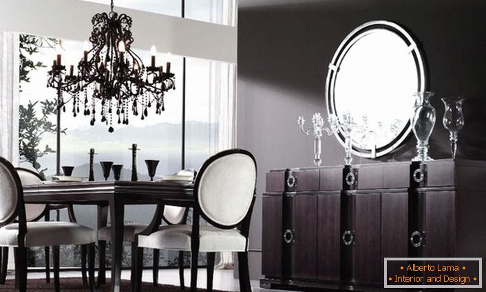 Dans la conception de la salle à manger, les tons plus foncés de couleur marron sont davantage utilisés. Le style art déco aux contrastes prononcés est luxueux et élégant. 