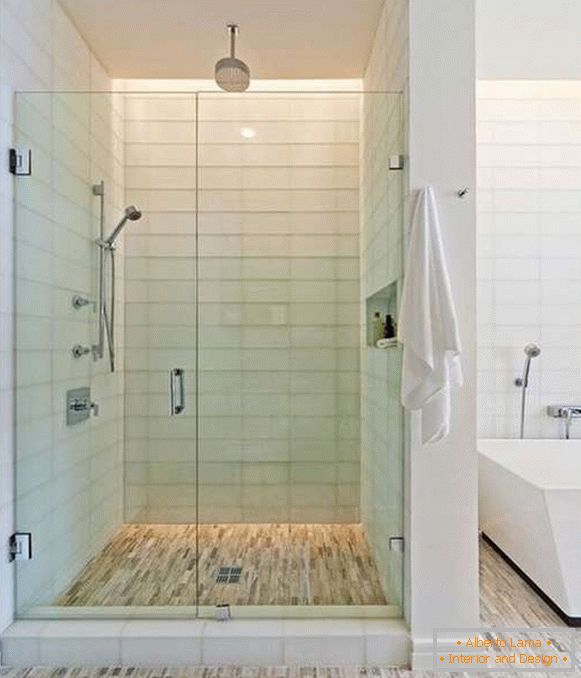 Portes vitrées pour une douche - photos dans la salle de bain