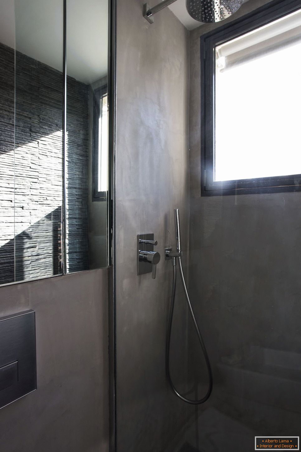 Cabine de douche à l'intérieur de petite taille