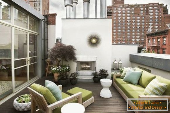 Belles terrasses - photo dans un immeuble de grande hauteur avec des appartements