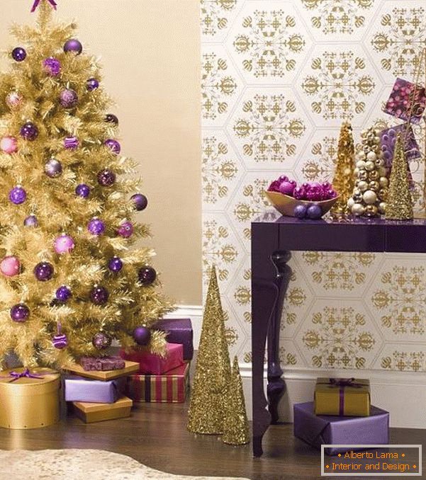 Décorations de Noël dans les tons or et violet