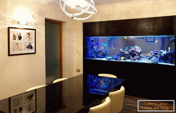 Aquarium intégré à l'intérieur