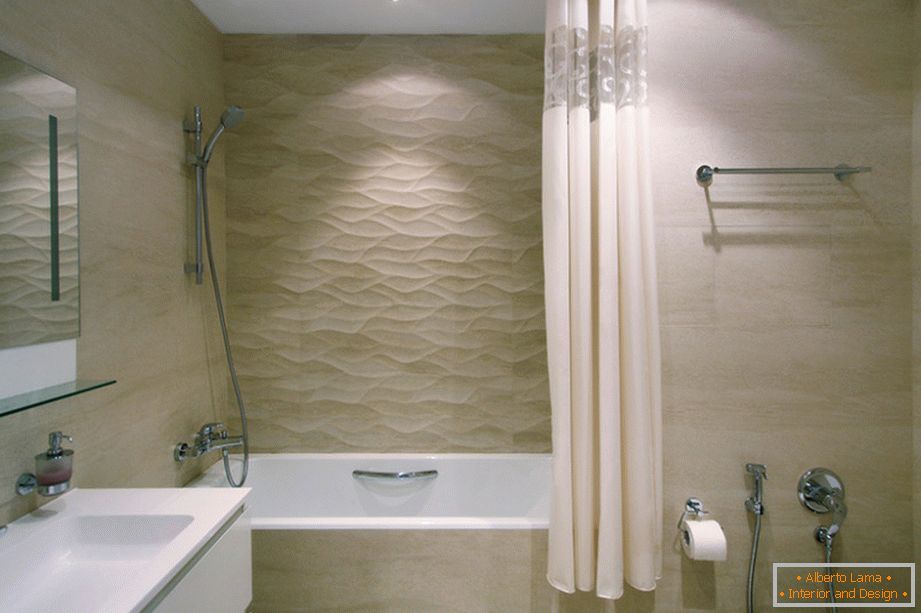 Salle de bain blanche et lavabo dans la salle de bain, décorée dans des tons pastel