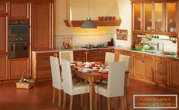 Intérieur de la salle à manger dans la cuisine - photo de la table avec des chaises