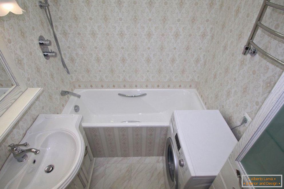 Salle de bain dans un appartement de deux pièces de la série p44t
