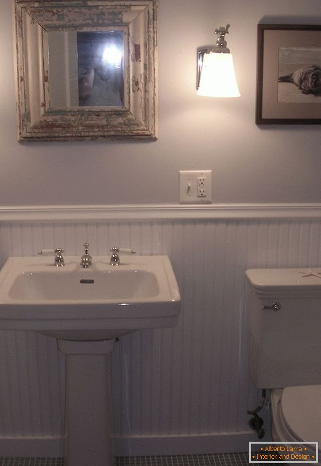 Une salle de bain d'un petit manoir aux USA